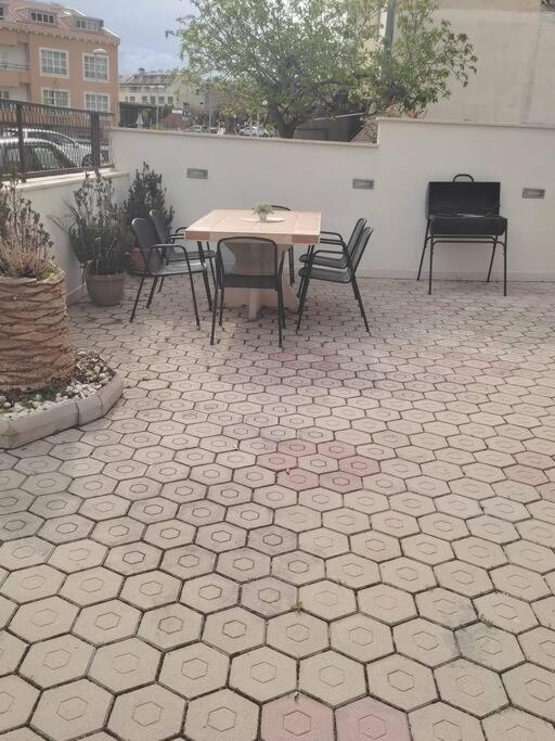 Apartment Dora-100M From The Central Beach Makarska Exterior photo