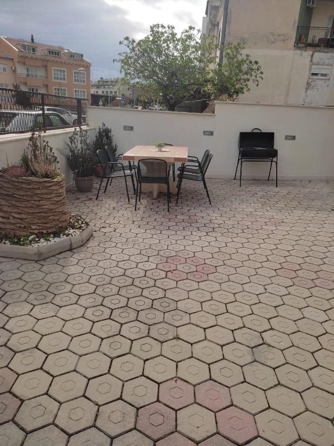 Apartment Dora-100M From The Central Beach Makarska Exterior photo